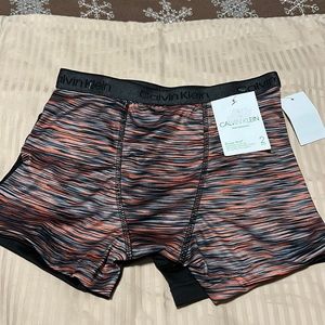 Calvin Klein  2 pcs boys boxer  size m 8/10 nwt